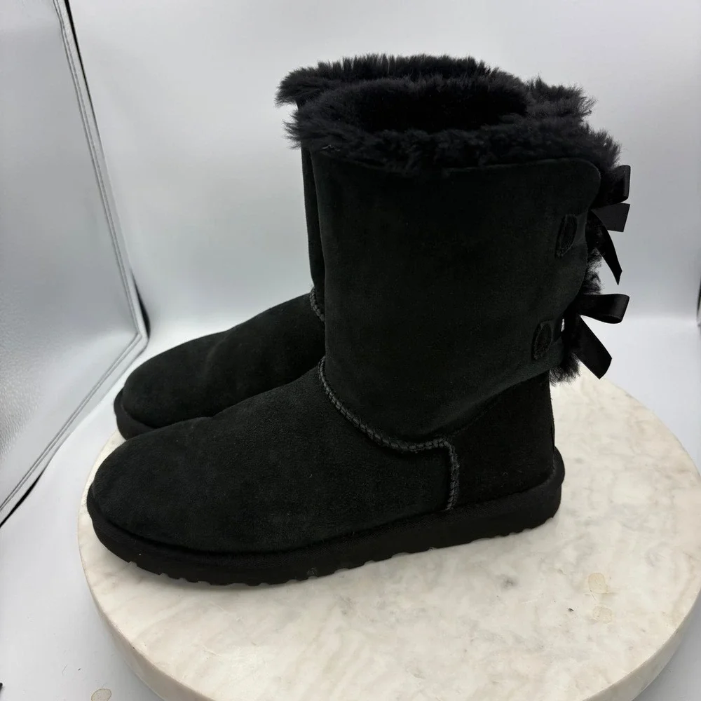 UGG Bailey Bow II Boots Women Size 9 Black Suede Sheepskin Cozy Winter Warm